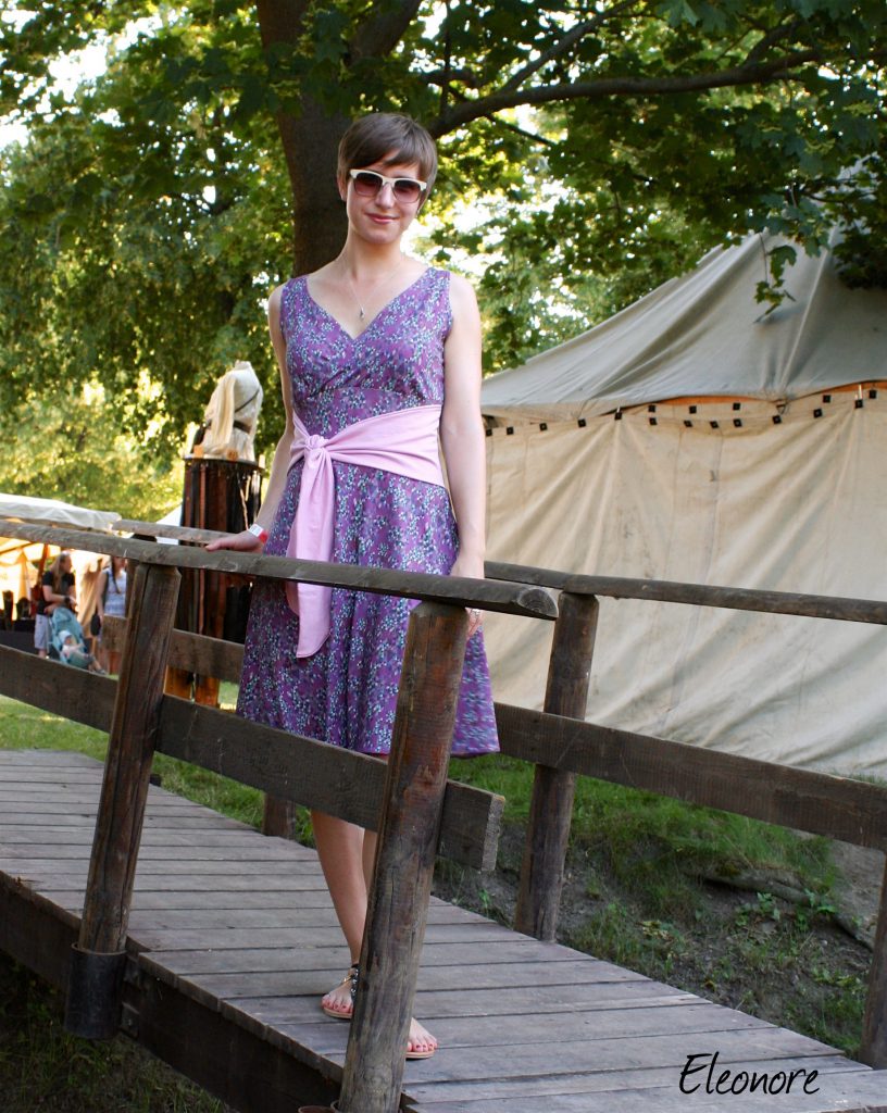 Wickelkleid aus Vigo Stoff von lila Lotta